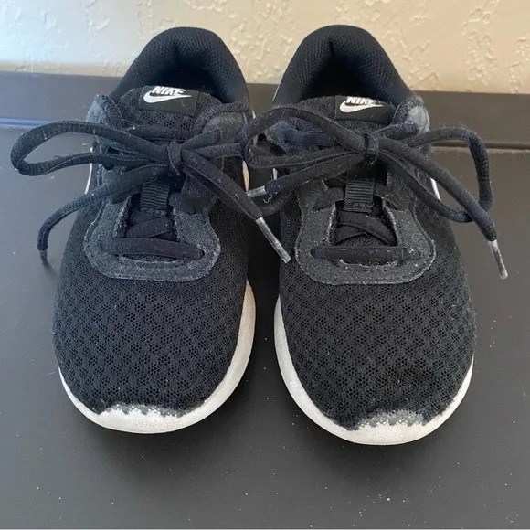 Toddler Nike lace up shoes - Picture 3 of 5